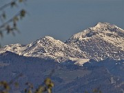 39 Dal Pizzo zoom verso le cime innevate del Pizzo delle segade e  del  Monte Fioraro